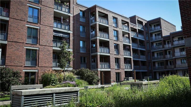 Deutlicher Anstieg an Baugenehmigungen für Wohnungen Eine neue Wohnanlage steht in Hamburg-Rothenburgsort.