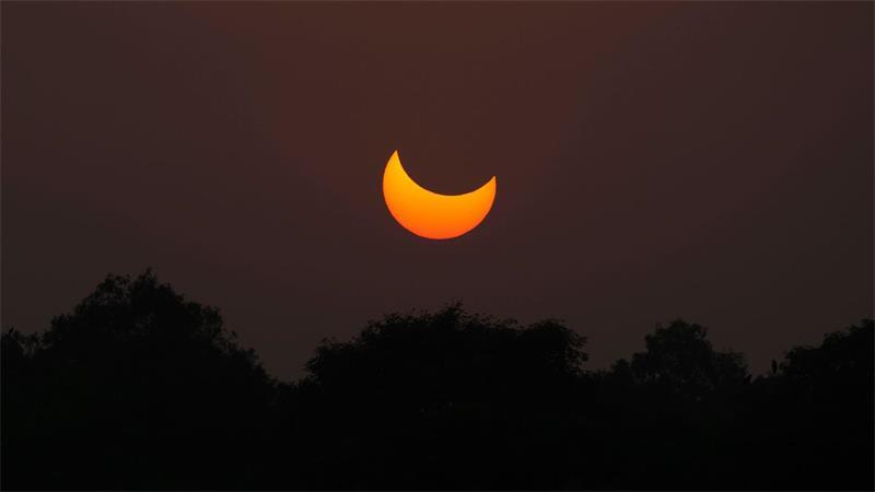 Gutes Wetter bei Sonnenfinsternis und Sternschnuppen Eine partielle Sonnenfinsternis - aufgenommen 2022 über Lahore in Pakistan. (Archivbild)