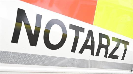 Eine umstürzende Laterne hat einen Mann in Bremen lebensbedrohlich verletzt. (Symbolbild)