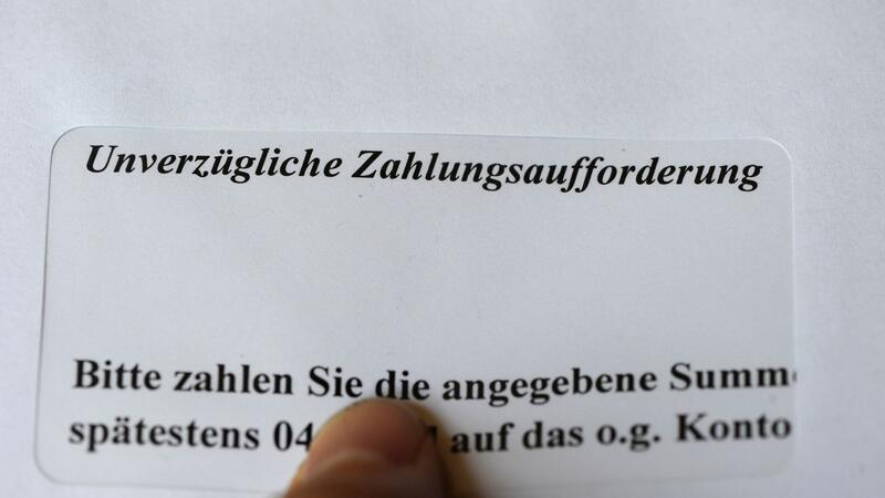 Eine unverzügliche Zahlungsaufforderung.