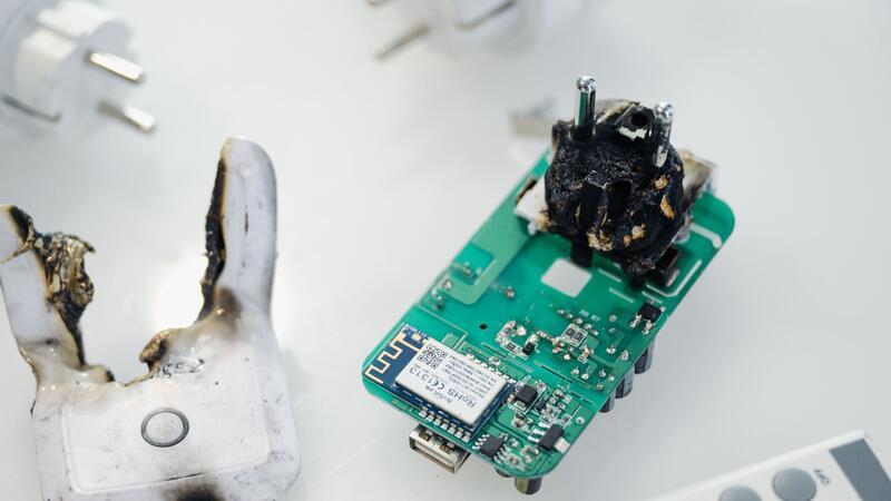 Netzagentur nimmt Tausende gefährliche Produkte vom Markt Eine verbrannte Funksteckdose: „Der Trend unzulässiger und risikobehafteter Produkte aus Drittstaaten setzt sich fort.“