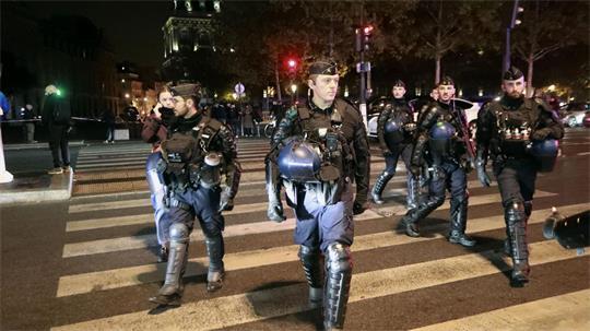 Eine verstärkte Polizeipräsenz sorgte dafür, dass die Nacht in französischen Städten ruhig verlief.