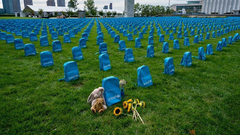 Unicef: Kindersterblichkeit weltweit deutlich zurückgegangen Eine von Unicef organisierte Installation in New York veranschaulichte das Ausmaß von Kindersterblichkeit in Konfliktgebieten im Jahr 2018.