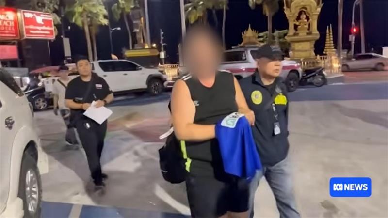 Einem Australier wird in Thailand der Mord an einer 17-Jährigen vorgeworfen. Ihre Leiche soll er in einem Koffer abgelegt haben.