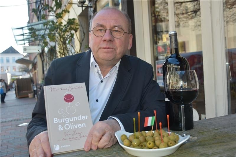 Einem guten Glas Burgunder und Oliven ist der Genussmensch Matthias Schlicht nie abgeneigt. Foto: Felsch