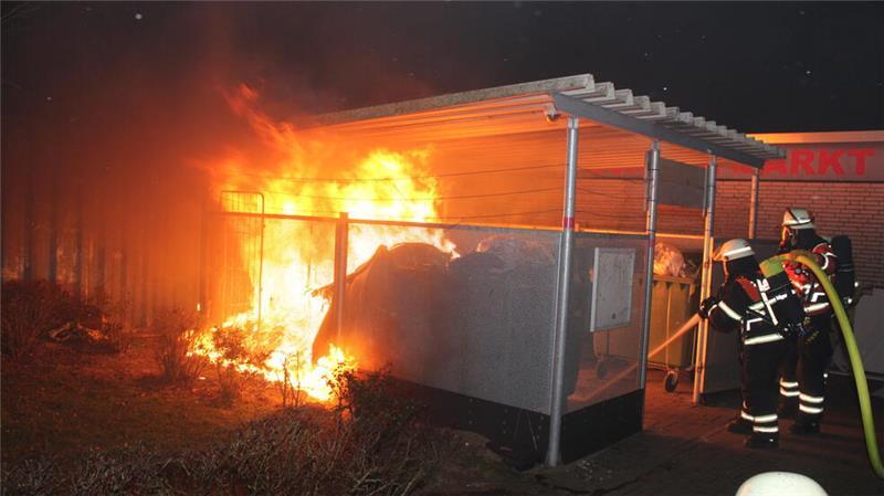 Einen Brand in der Grünendeicher Straße konnte die Feuerwehr schnell unter Kontrolle bringen.