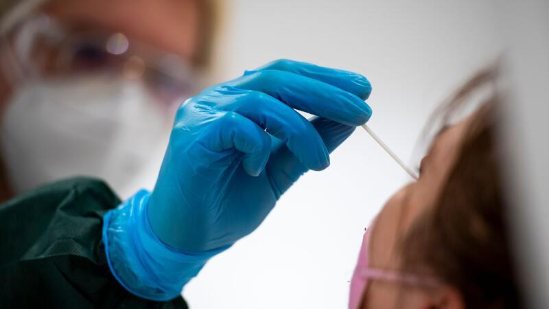 Bin ich negativ? Was Sie über Corona-Tests wissen müssen Einen Nachweis über Immunität erhält man nur, wenn ein PCR-Test gemacht wurde.