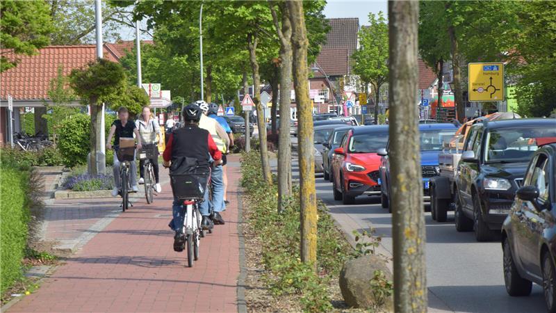 Einen Zweirichtungsradweg wie hier in Jork favorisieren die Bürger anstelle von Schutzstreifen.