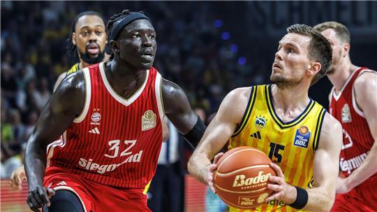 Einen heißen Kampf lieferten sich Alba Berlin und Bayern München.