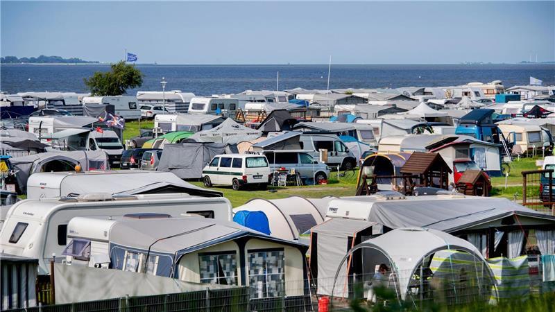 Einer Auswertung des ADAC-Portals Pincamp zufolge ist Niedersachsens Küste bei Campern besonders gefragt. (Archivbild)