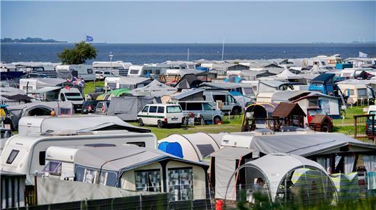 Einer Auswertung des ADAC-Portals Pincamp zufolge ist Niedersachsens Küste bei Campern besonders gefragt. (Archivbild)