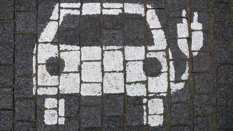 PwC: Deutsche Autobauer holen beim E-Auto-Absatz auf Einer PwC-Studie zufolge konnten deutsche Autobauer den Absatz vin E-Autos zuletzt deutlich steigern.