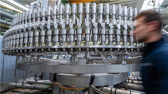 Einer Umfrage des Arbeitgeberverbands Nordmetall zufolge sind in der Generation Z nur neun Prozent MINT-Fans, also Anhänger von Mathematik, Informatik, Naturwissenschaften und Technik. (Archivbild)