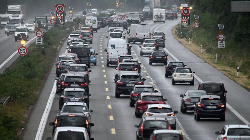 Umfrage: Mehrheit will Auto unter 30.000 Euro Einer Umfrage zufolge ist der Preis beim Autokauf für eine Mehrheit das wichtigste Kriterium.