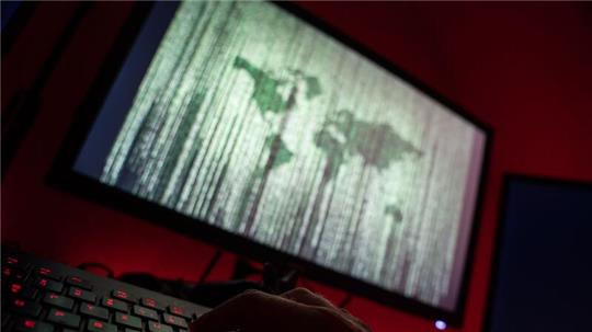 Einer Untersuchung zufolge wurden 58 Prozent der deutschen Firmen im vergangenen Jahr ein- oder mehrmals von Hackern angegriffen