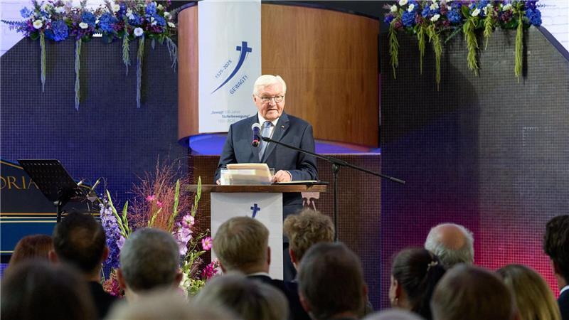 Steinmeier gratuliert in Hamburg zu 500 Jahre Täuferbewegung Einer der Ehrengäste beim Festakt war Bundespräsident Steinmeier.