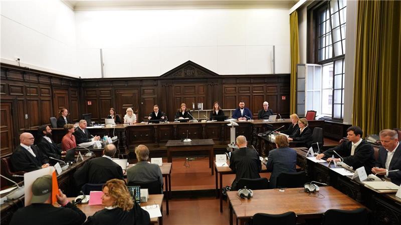 Einer der Verteidiger ist mit einem Befangenheitsantrag gegen das Gericht gescheitert. (Archivbild)