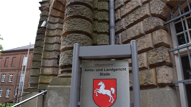 Einer der beiden Männer, die sich derzeit vor dem Stader Landgericht wegen verschiedemner Straftaten verantworten müssen, war zeitweilig im Bereich Hemmoor gemeldet. Foto: Hilken