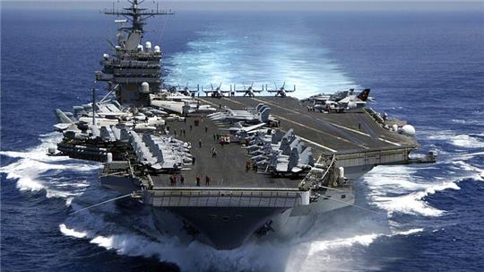Einer der größten US amerikansichen Flugzeugträger ist auf hoher See unterwegs. Die weltweiten Militärausgaben haben 2023 erneut einen Höchststand erreicht.