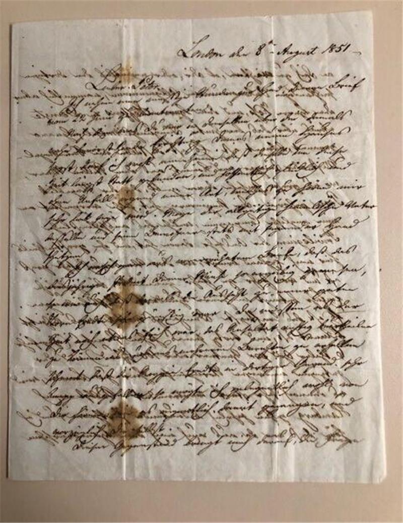 Einer der originalen Briefe von Friederich Huth, die er an seinen Großneffen schrieb. Das Papier ist so dünn, dass die Schrift durchgedrückt ist.