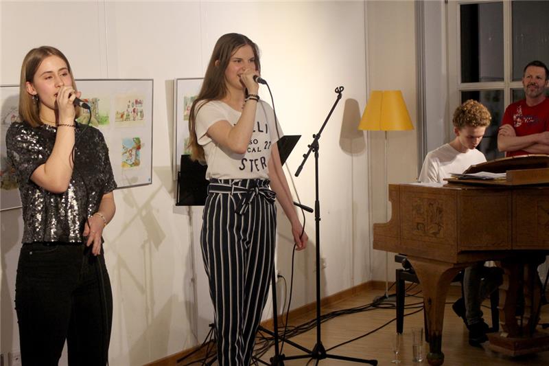 Einer der vergangenen "Five Minutes of Fame"-Abende: Ruhige, romantische Klänge gab es von Madlena Heinrich, Katharina Schneider und Hauke Nebel (von links). Foto: Frank