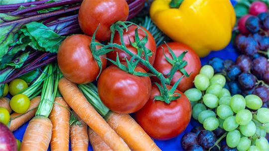 Einer neuen Studie zufolge wollen die Menschen in Deutschland mit der Ernährung ihre Gesundheit beeinflussen - aber nicht zu jedem Preis. (Symbolbild)