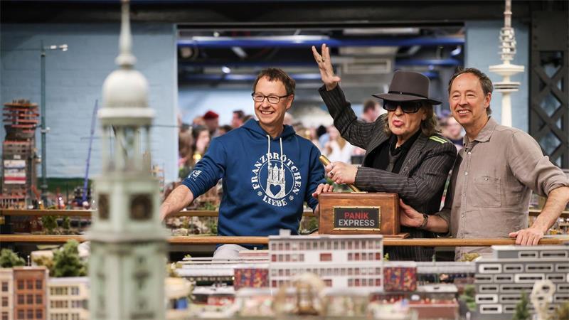 Einer von vielen Promis, die schon im Wunderland waren, ist Udo Lindenberg.
