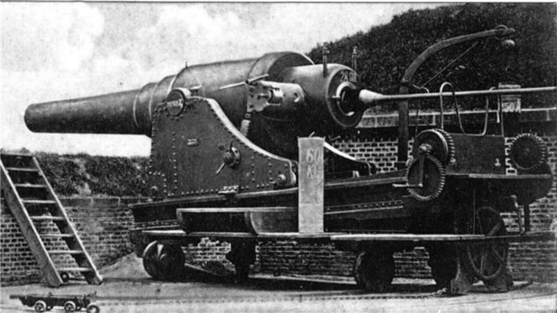 Eines der 28-Zentimeter-Geschütze im Fort Kugelbake während des Ersten Weltkrieges.