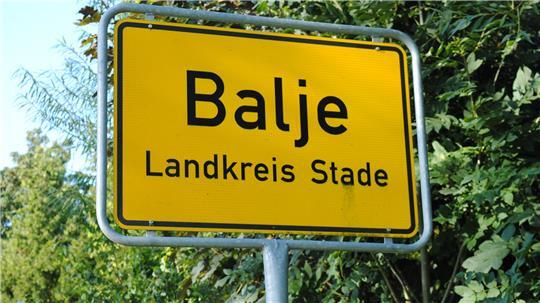 Eines der Baljer Ortsschilder verschwand vor wenigen Wochen. Aber Ortsname und Ortsschilder werden auch in der künftigen Einheitsgemeinde bleiben - eine Bürgerin hatte da Sorge.