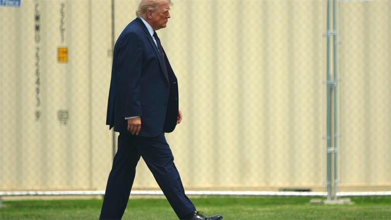 Kurz vor Fristende: Trump findet neues Schlupfloch für Zölle Eines der Lieblingswörter von US-Präsident Trump: Zölle. (Archivbild)