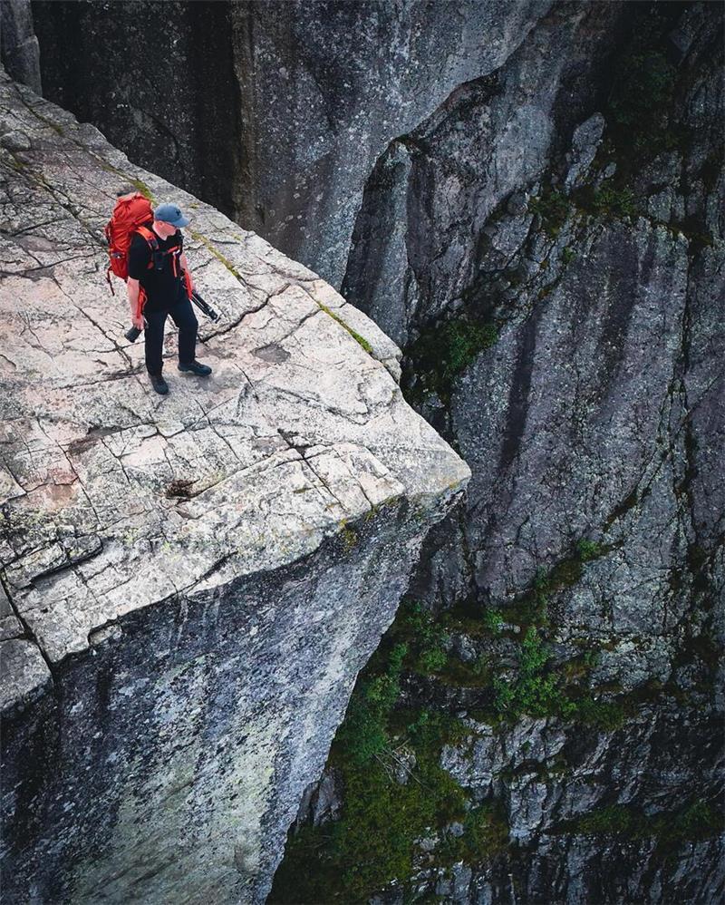 Eines der Top-Ziele von Thomas Krey in Norwegen ist Preikestolen, ein 604 Meter hoher Felsvorsprung. Der leidenschaftliche Fotokünstler fotografiert mehrere Stunden auf dem Felsen.