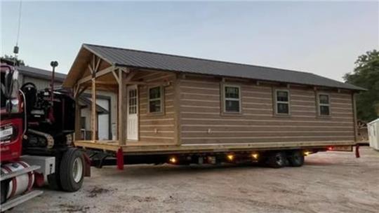 Eines der angeblich beschädigten Tiny Houses, das derzeit in Facebook-Posts beworben wird.