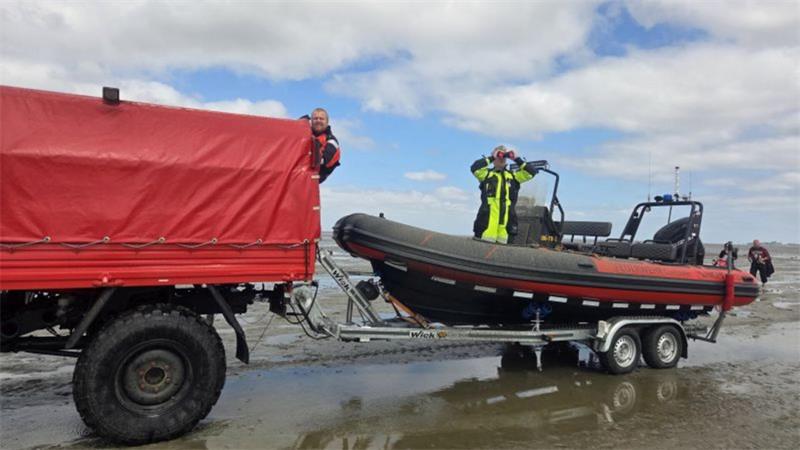 Auflaufende Tide: Großeinsatz für Frau und zwei Pferde im Watt vor Cuxhaven Eines der beiden eingesetzten Rettungsboote des Typs Patrol 600-Festrumpfschlauchboot mit 140 PS, die vor Cuxhaven zum Einsatz kommen.