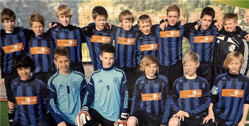 Eines der damaligen JSG-Teams: Immo Buhtmann, Christian Viet, Tarek Berlin, Julian Ulbricht, Pascal Peplies, Niklas Golke, Joshua Freude, Lasse Krumbeck, Lennard Fock (hinten von links), Luqman Krugmeier, Timo Haepp, Mark Osnowski, Jan Ole Korn, Martin Sattler und Jannes Wulff (vorne von links).