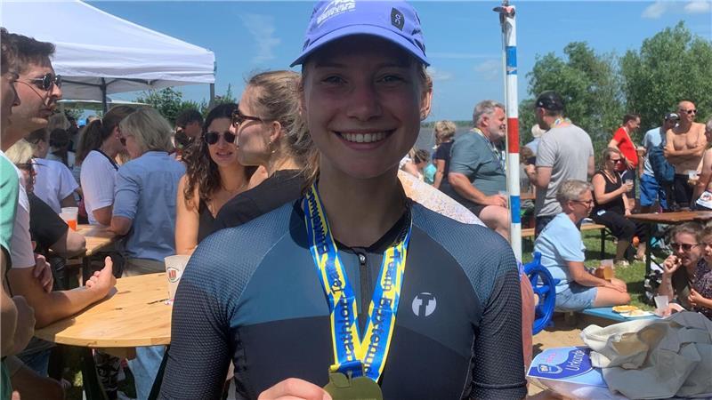 Debütanten begeistert von erstem Triathlon im Landkreis Einfach happy: Svea Timm hat ihren zweiten Triathlon gewonnen.