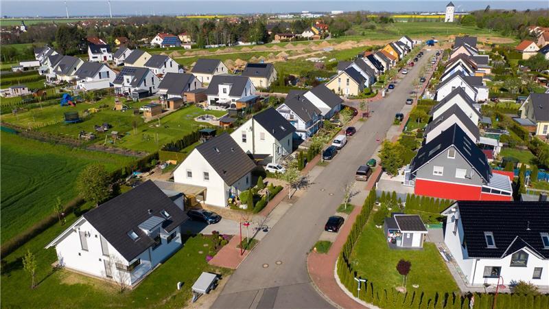 Einfamilienhäuser in Leipzig: Die Nachfrage nach Eigenheimen ist hoch, aber die Zinsen steigen. (Archivbild)