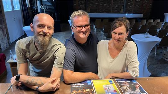 Eingeschworenes Trio vom Vorstand des Fördervereins Seminarturnhalle (von links): Vorsitzender Töns Dittmer, sein Stellvertreter Arndt Becker und Urgestein Karin Lange.