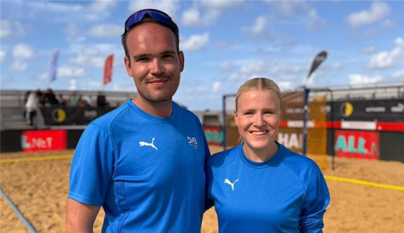 Wenn aus Apensens „Knöllchen-Eddi“ ein Top-Schiedsrichter wird Eingespieltes Team: Lena Gehrckens und Edgar Rot im Einsatz beim Beachhandball.