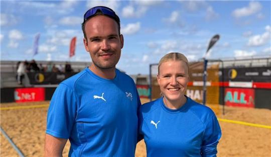 Eingespieltes Team: Lena Gehrckens und Edgar Rot im Einsatz beim Beachhandball.