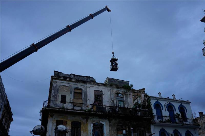 Tödlicher Hauseinsturz in Havannas Altstadt Einheiten der Feuerwehr sind im Einsatz, nachdem ein Haus in der berühmten kubanischen Altstadt eingestürzt ist.