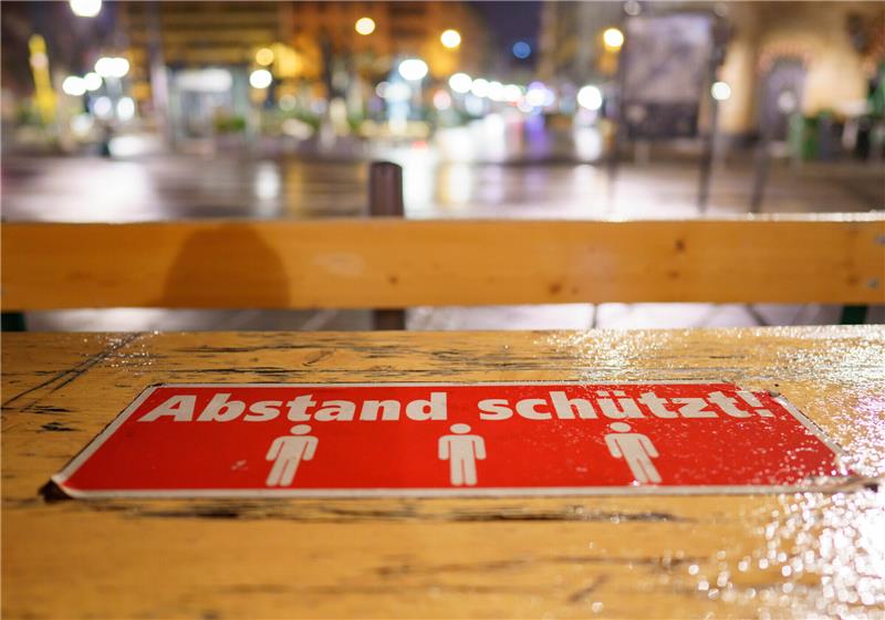 Einige Branchen wollen trotz neuen Regeln weiter auf bestimmte Regeln setzen. Foto: Frank Rumpenhorst/dpa