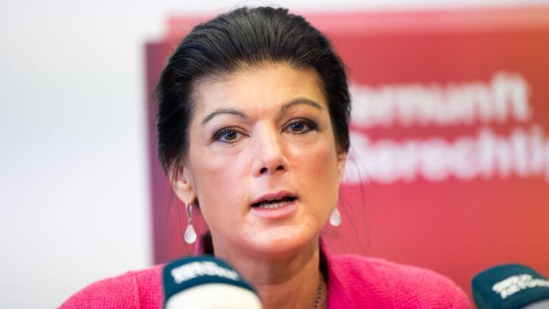 Bundeskanzlerin Wagenknecht? 17 Prozent wünschen sich das Einige Deutsche könnten sich Sahra Wagenknecht als Bundskanzlerin vorstellen.