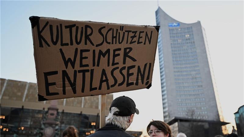 Einige Hundert Menschen gingen diese Woche in Leipzig gegen Wolfram Weimer auf die Straße. (Archivbild)