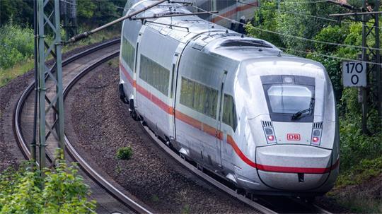 Einige ICE-Züge aus Rostock halten viele Wochen nicht mehr am Hamburger Hauptbahnhof. (Archivbild)