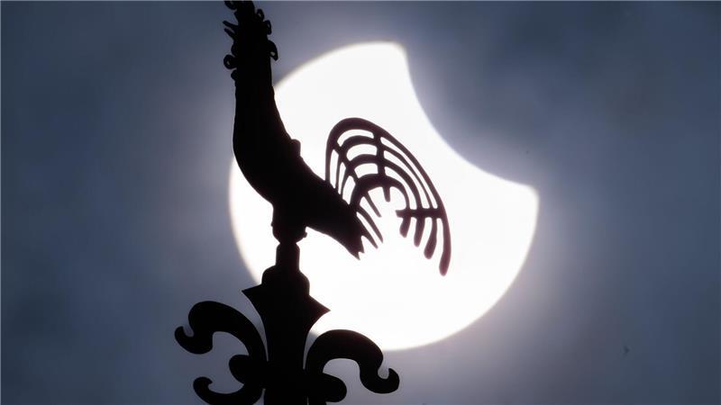 Partielle Sonnenfinsternis nur teilweise sichtbar Einige Minuten nach 12 Uhr erreichte die partielle Sonnenfinsternis über Deutschland ihren Höhepunkt.