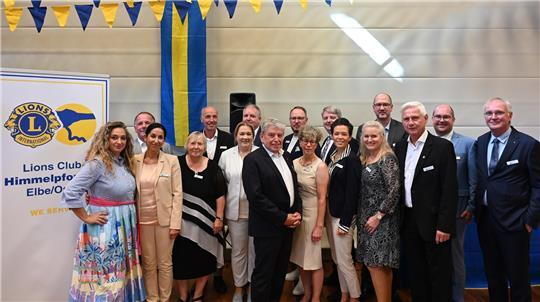 Einige Mitglieder des neuen Lions Clubs.