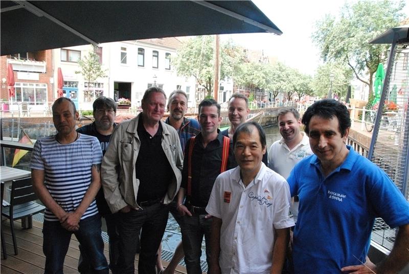 Einige Mitstreiter der Fleth-Viertel-Truppe : Tim Franz (Irish Pub), Bernd Meinschien (Tesch), Jens Gehrmann (Bierbaum), Matthias Schönfeld (Hooks), Jan Sauerwein (Bebop), Christoph Hoddow (Hoddow‘s Gastwerk), Hoai Do Ta (Asia-Euro-Bistro),
