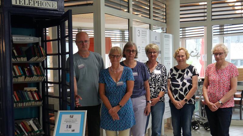 Bücherei im Elbe Klinikum Buxtehude startet wieder mit neuem Team Einige der Ehrenamtlichen im Büchereiteam: Ralf Zühlke, Heike Krusemeyer, Dagmar Becker, Romy Will, Christina Schäfers und Heike Stelljes (von links).