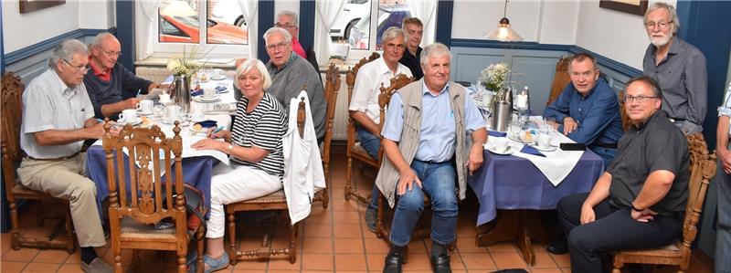 Einige der Leser beim Lesertag im Hotel Altes Land in Jork. Foto Vasel
