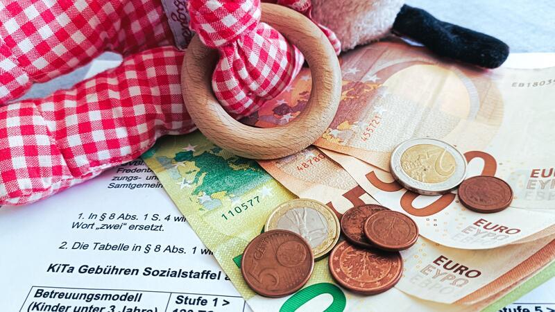 Fredenbecker Kita-Gebühren: Gutverdiener müssen deutlich mehr zahlen Einige einkommensschwächere Haushalte in der Samtgemeinde Fredenbeck profitieren von der neuen Staffelung der Kita-Gebühren.